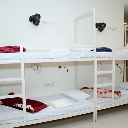 The Charlie'S Hostel Нью-Дели Экстерьер фото
