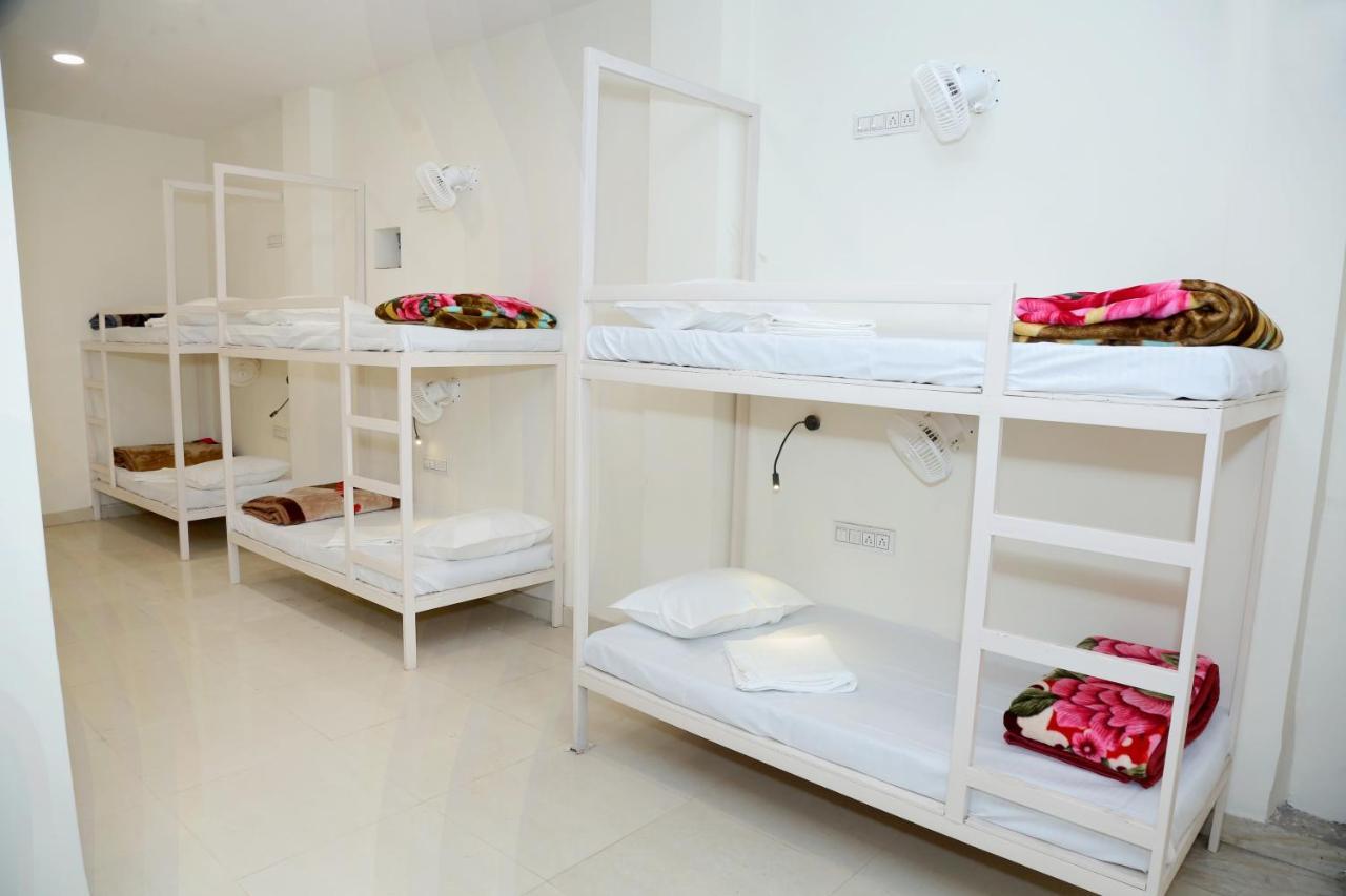 The Charlie'S Hostel Нью-Дели Экстерьер фото