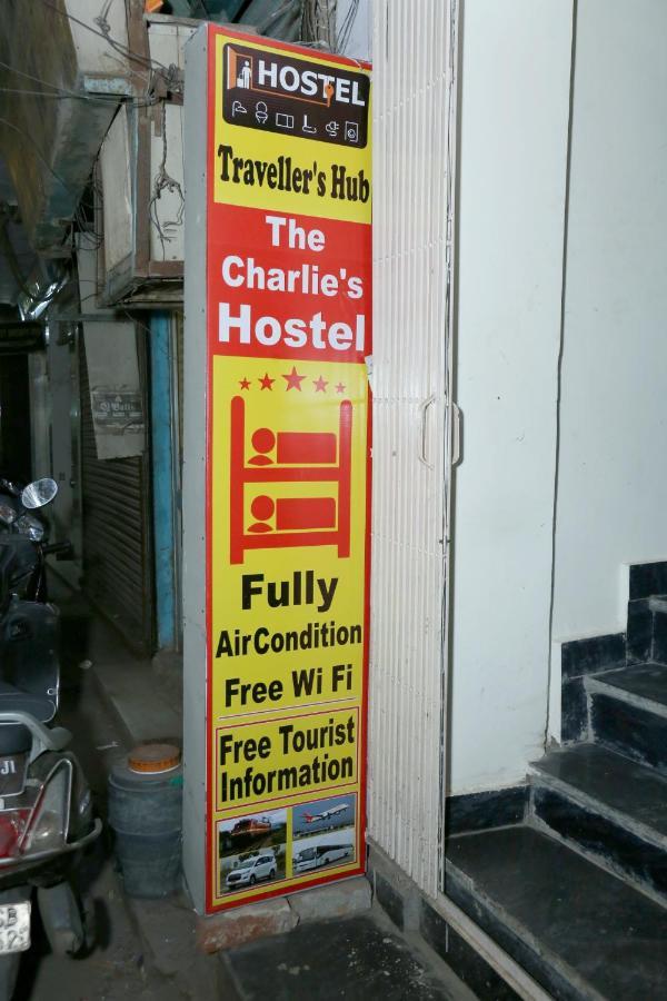 The Charlie'S Hostel Нью-Дели Экстерьер фото