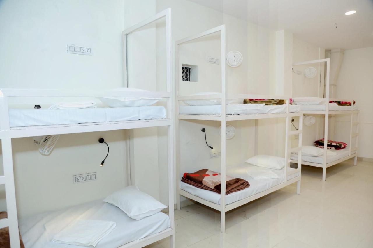 The Charlie'S Hostel Нью-Дели Экстерьер фото