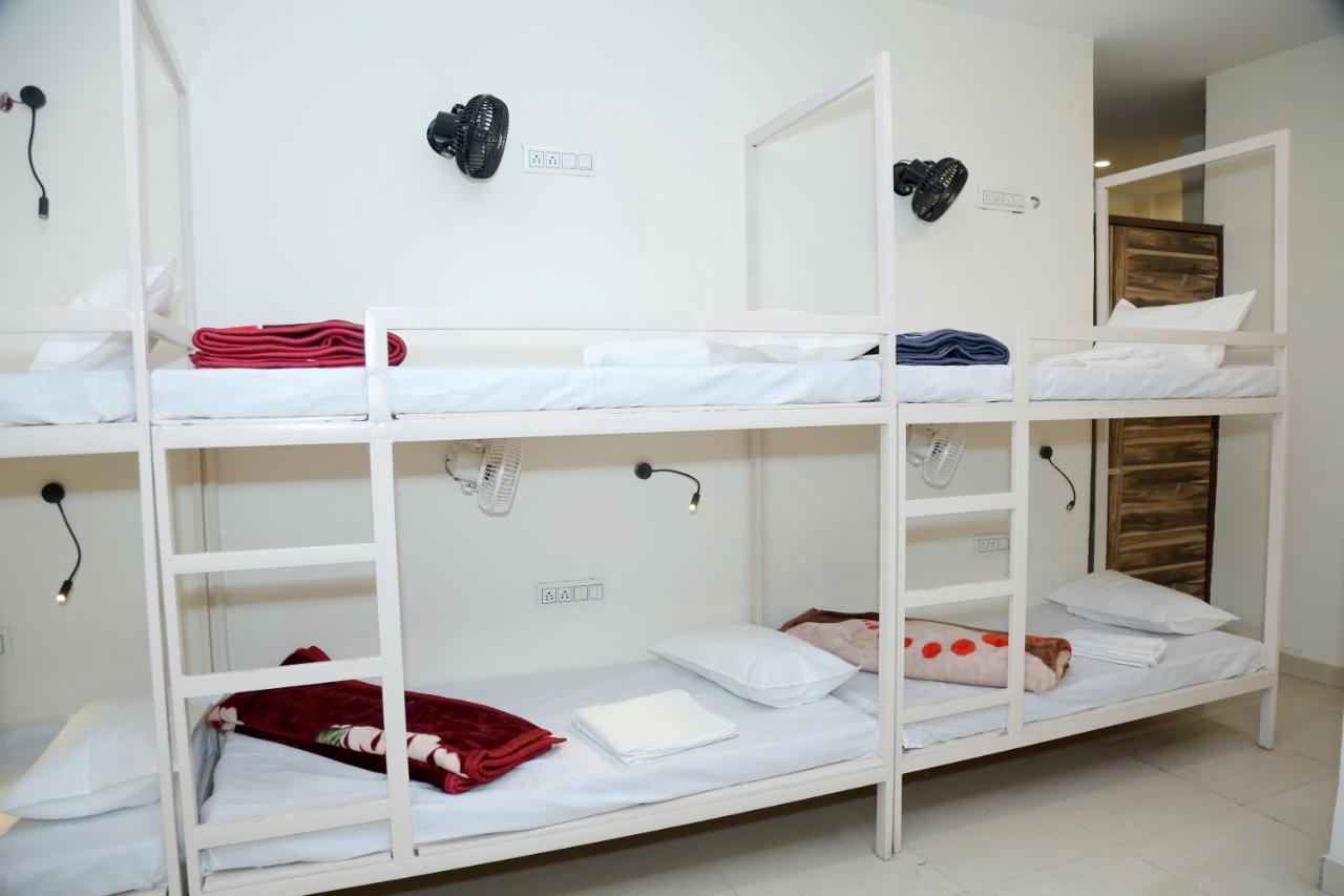 The Charlie'S Hostel Нью-Дели Экстерьер фото