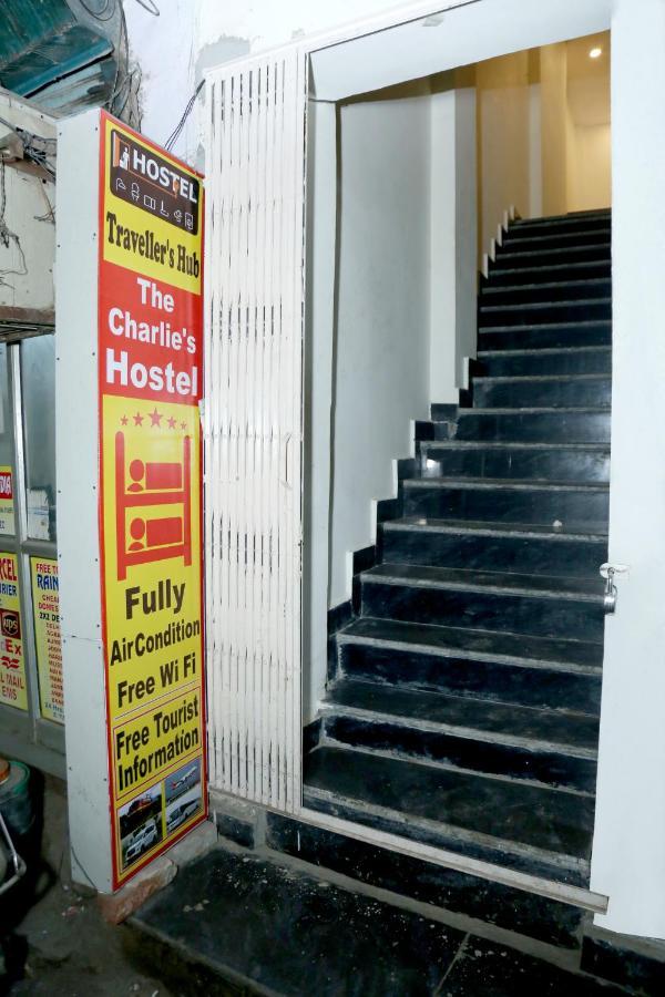 The Charlie'S Hostel Нью-Дели Экстерьер фото