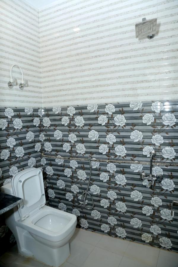 The Charlie'S Hostel Нью-Дели Экстерьер фото